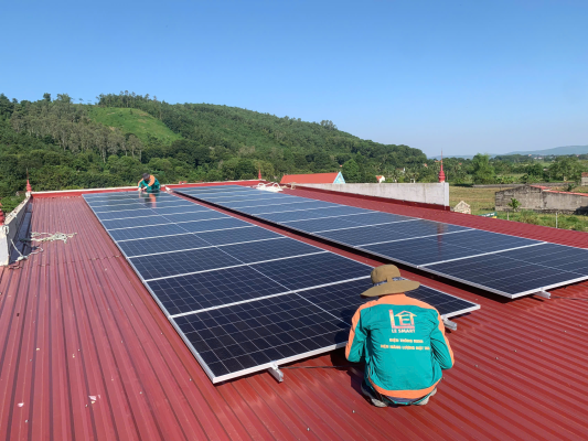 Cài đặt bàn giao hệ thống điện mặt trời lưu trữ cho Khách hàng tại Vĩnh Lộc - Thanh Hóa