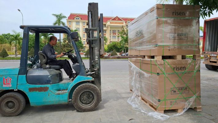 TIẾP TỤC VỀ 2 CONT PIN RISEN 595W TẠI KHO LESMART